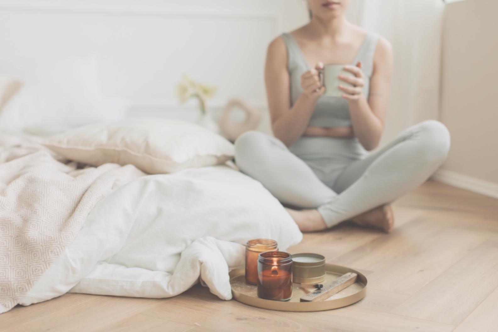 Persona in momento di tranquillità che pratica tecniche di rilassamento